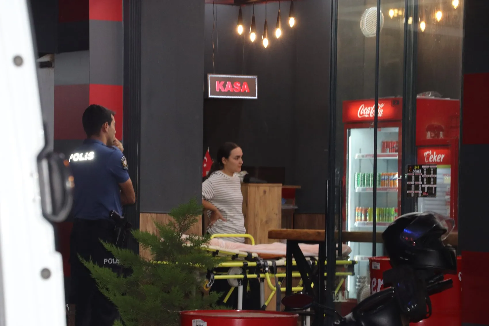 Kepez’de iş kazası Dönerci çalışanı asansörden düştü