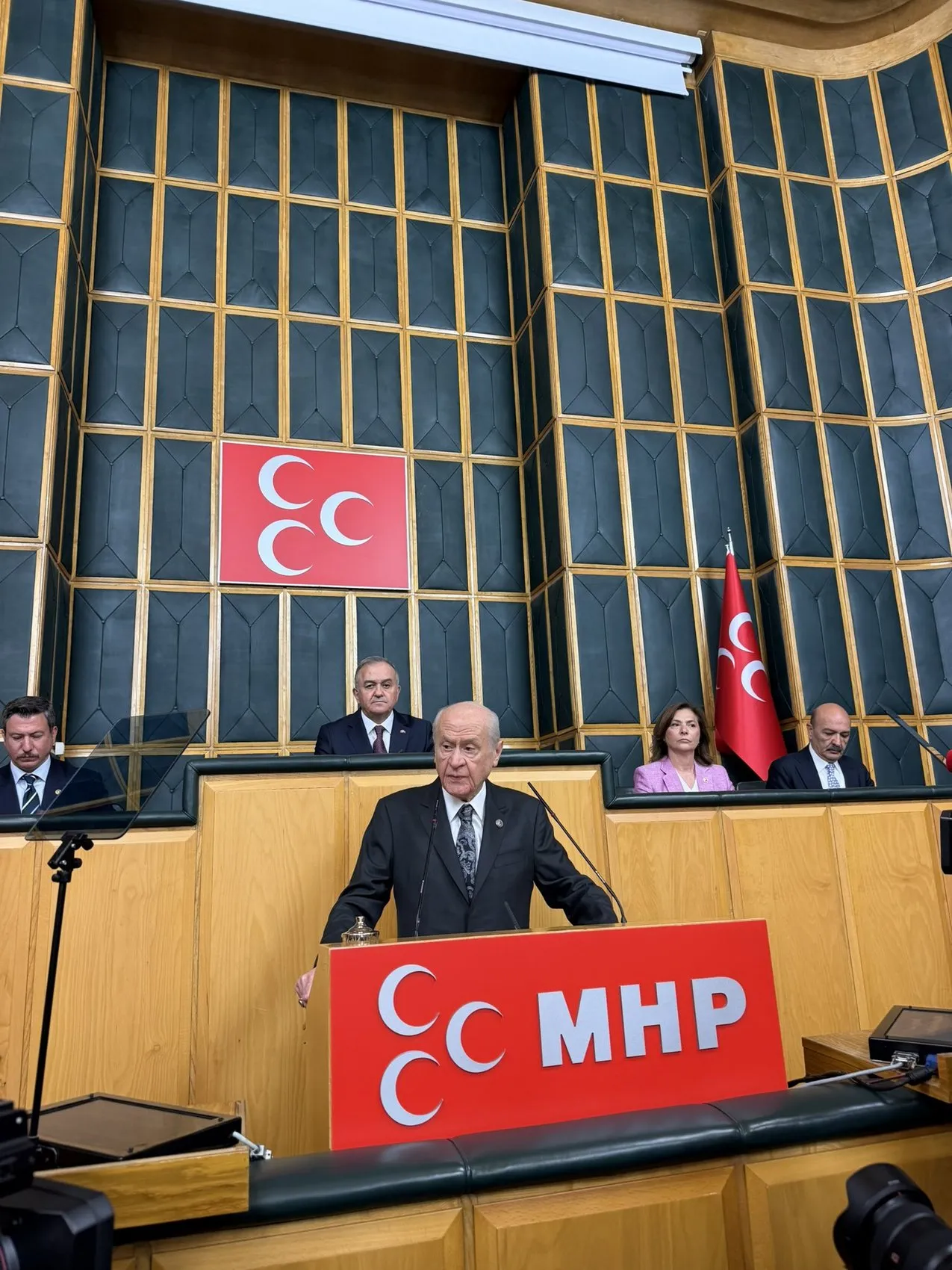 Bahçeli'den CHP'ye sert uyarı Temiz siyaset için arının