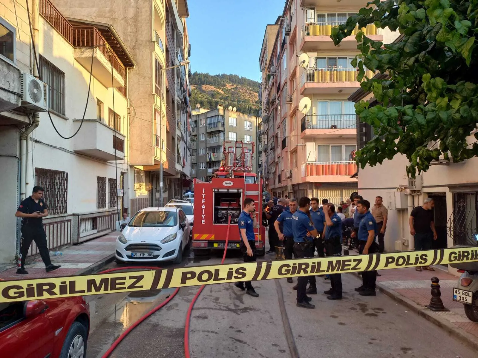 Manisa'da apartman yangını dehşeti