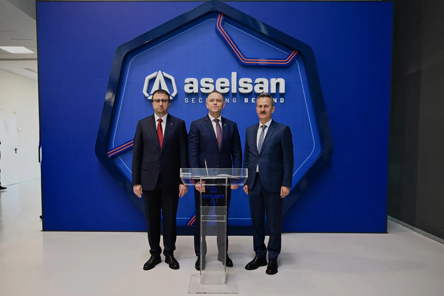 Polonya Cumhurbaşkanı Nawrocki ASELSAN tesislerini yakından inceledi