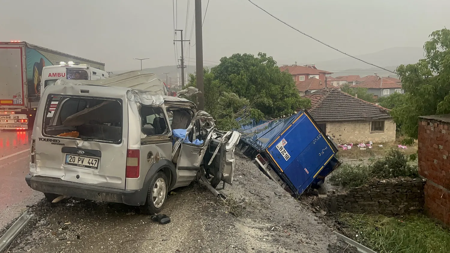 Manisa Kula'da tiner yüklü TIR faciası 2 kişi hayatını kaybetti
