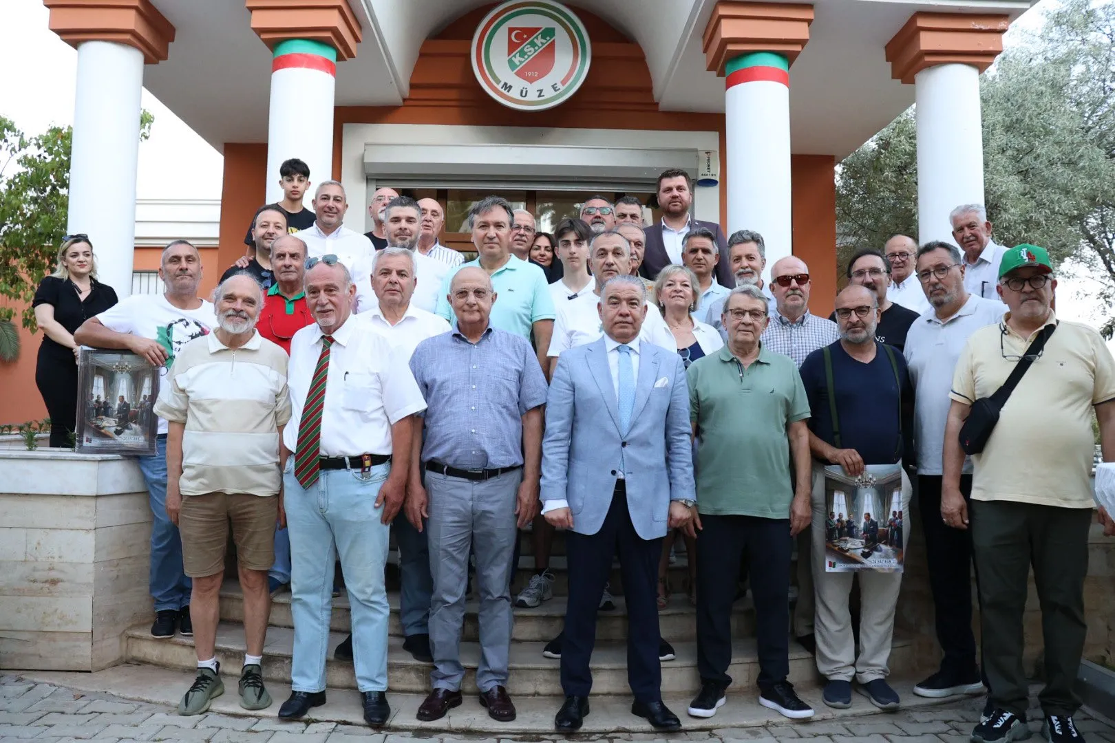 Karşıyaka'nın gurur günü 100 yıllık armaya özel forma