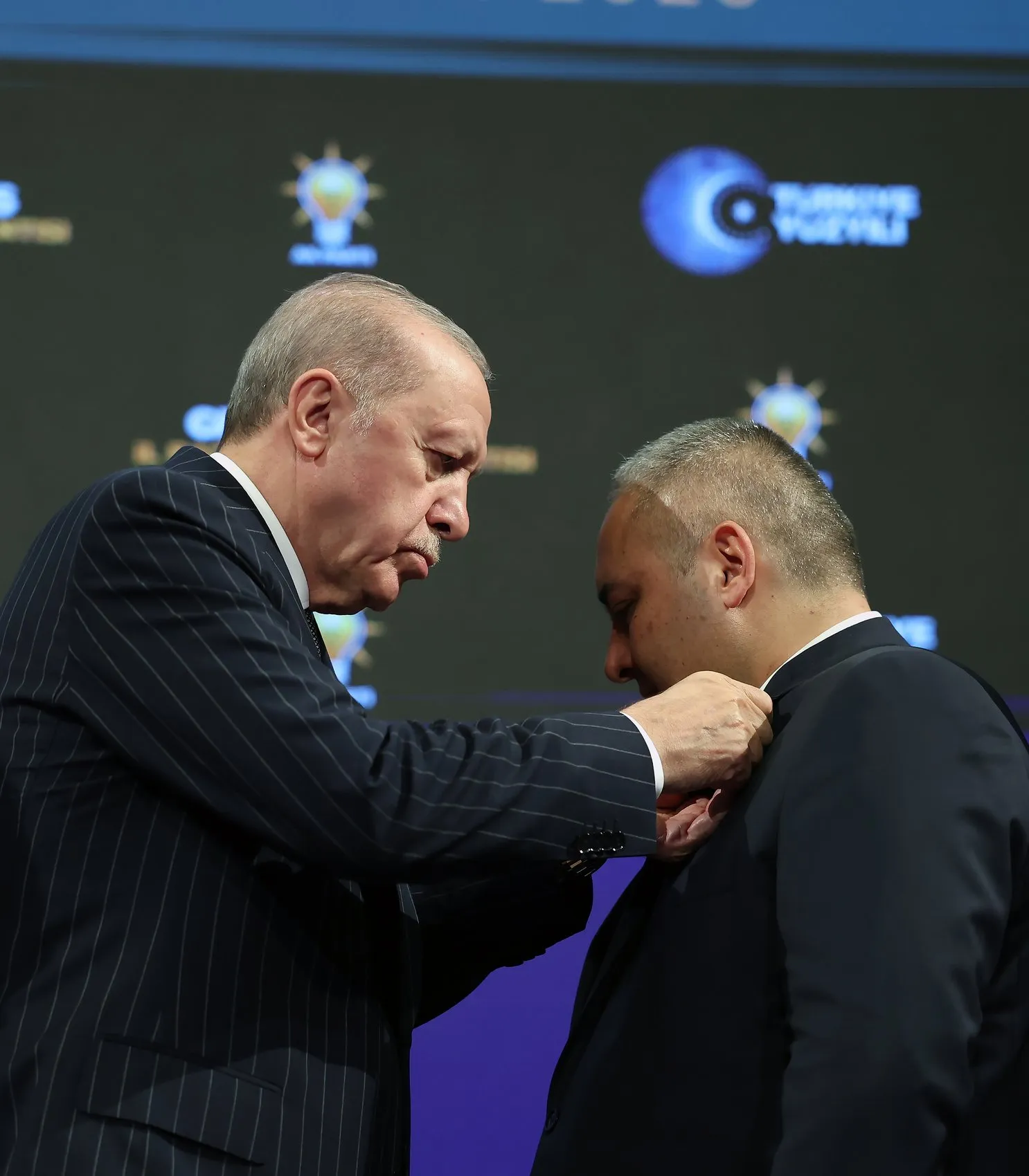 Erdoğan teşkilatına seslendi Gösteri değil hizmet makamındasınız