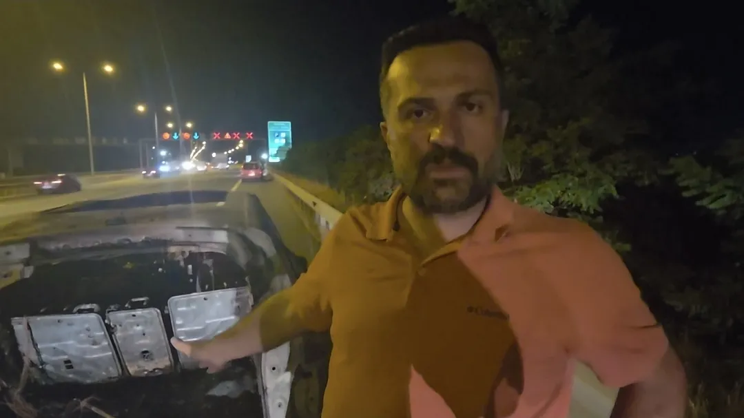 Elektrikli araç otoyolda saniyeler içinde küle döndü
