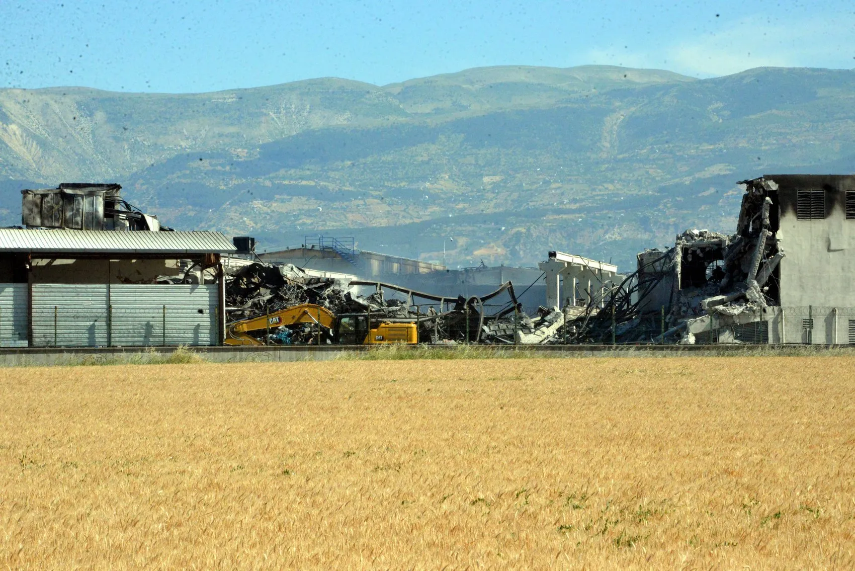 Kahramanmaraş'ta dev tekstil fabrikası yandı 17 milyon avro kül oldu