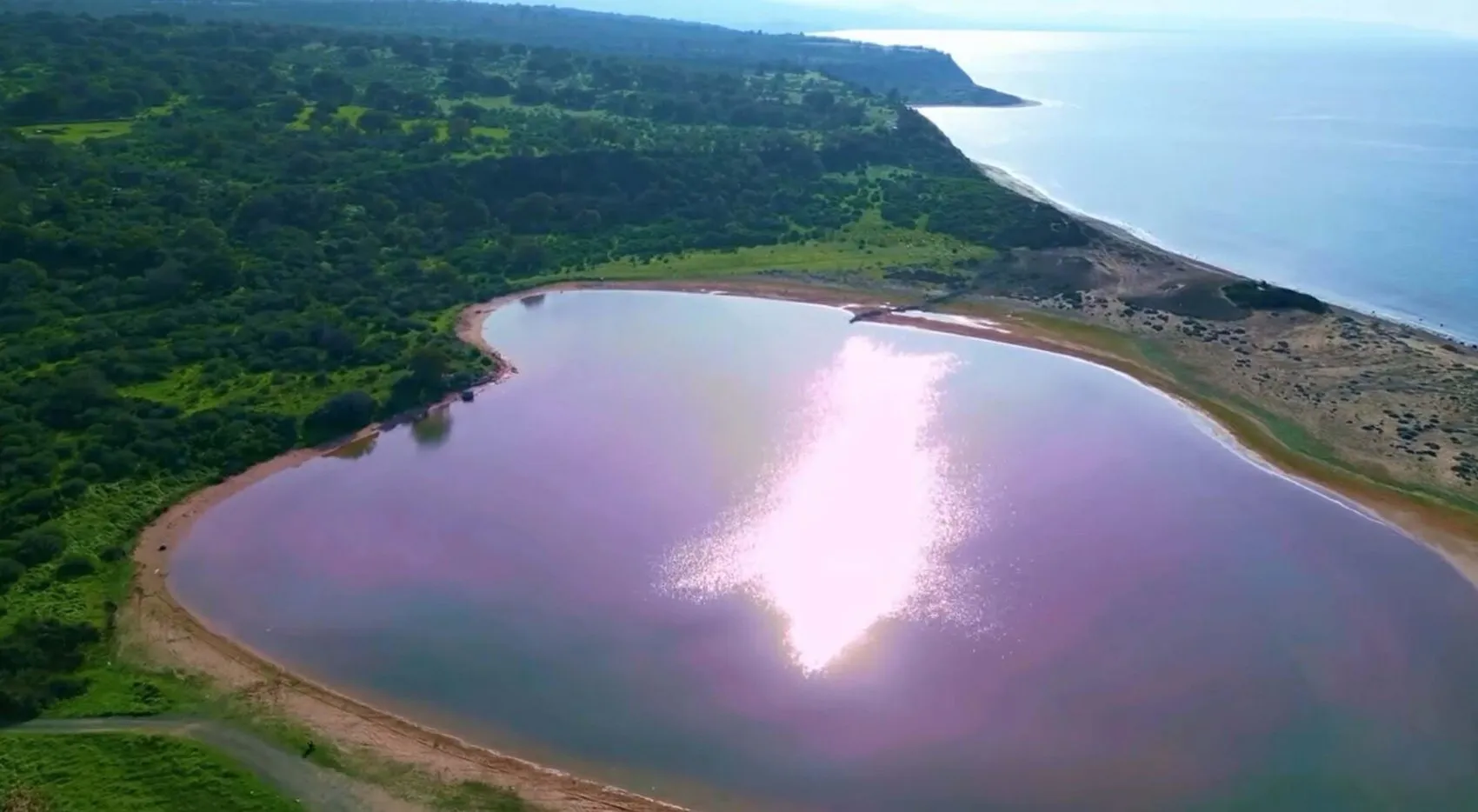 Çanakkale'nin meşhur Kalpli Gölü bu yıl pembeye dönmedi