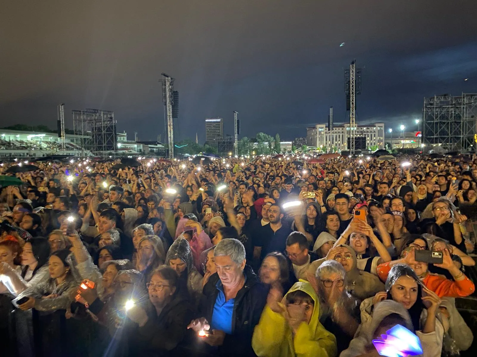 Tarkan Ankara Millet Bahçesi'ni coşturdu