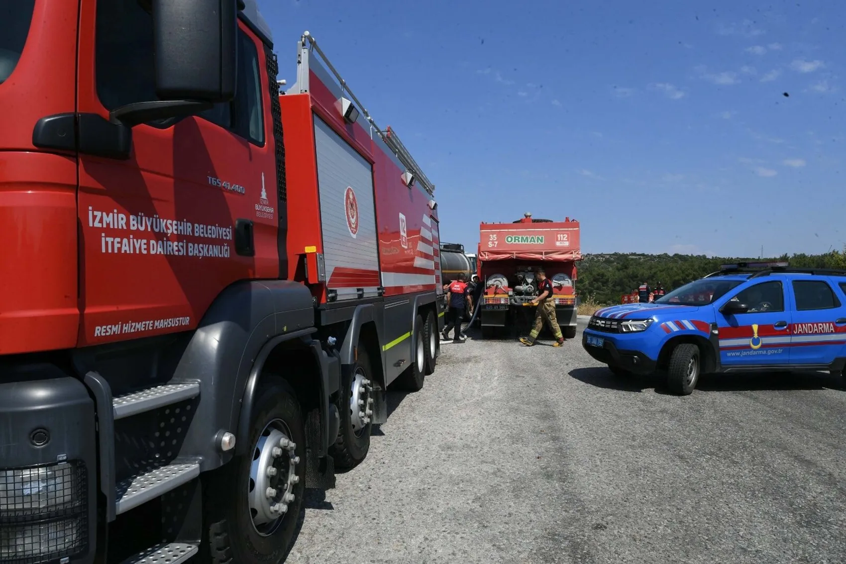 Urla Balıklıova’da orman yangını korkuttu