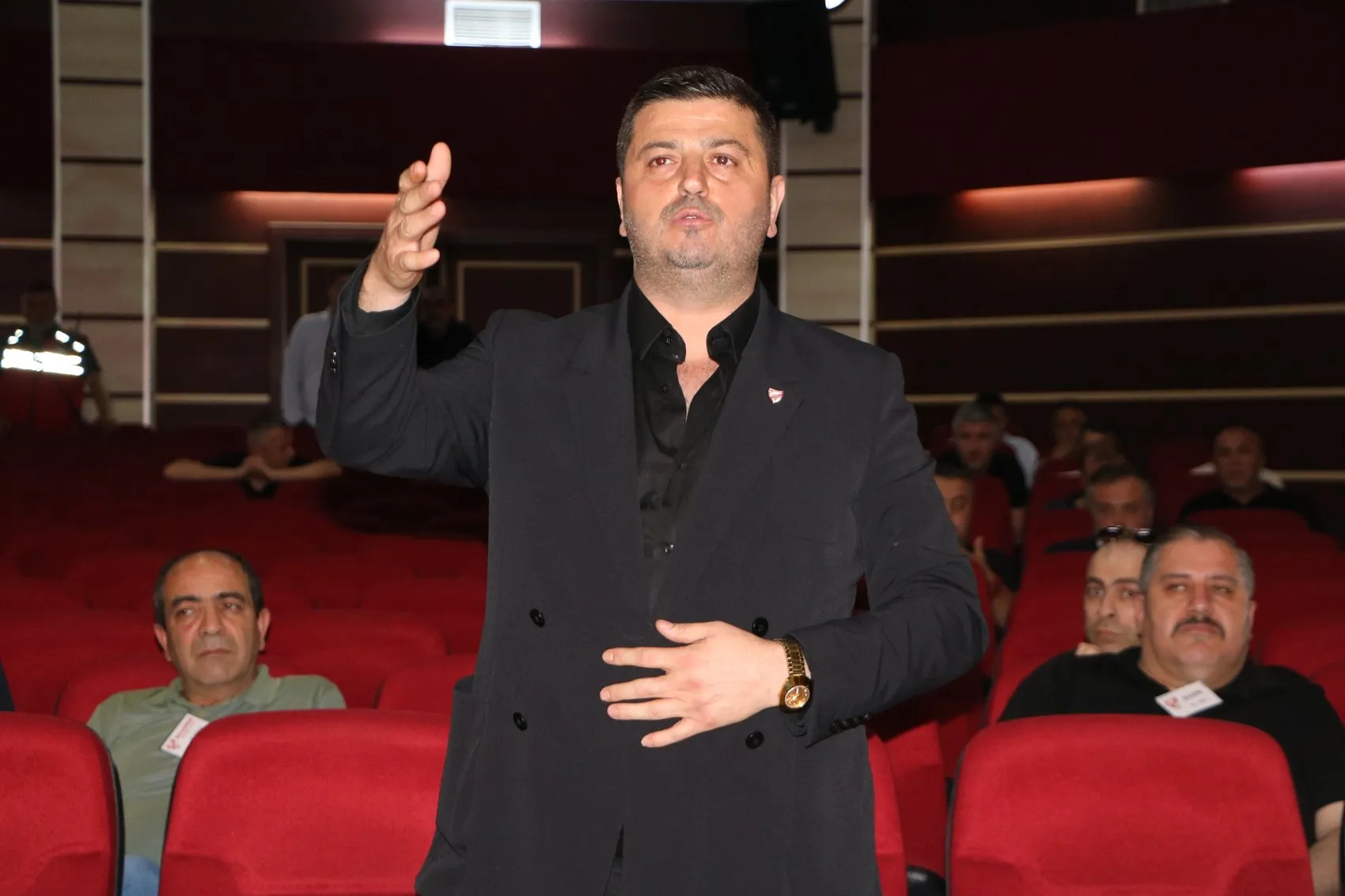 Boluspor kongresinde gergin seçim Erdal Bayrak güven tazeledi