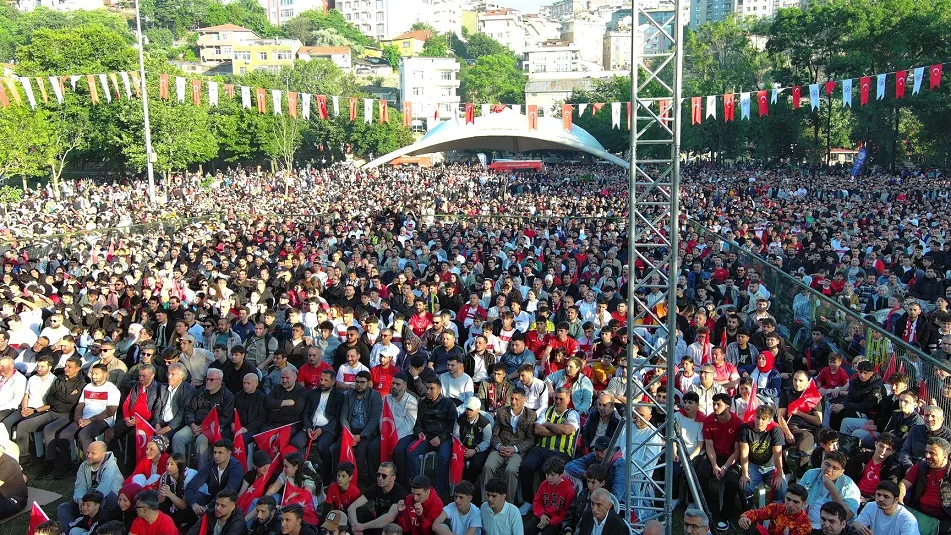 Kağıthane sokakları milli maç coşkusuyla doldu