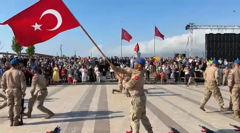 İskenderun’da jandarma komandolarından nefes kesen gösteri
