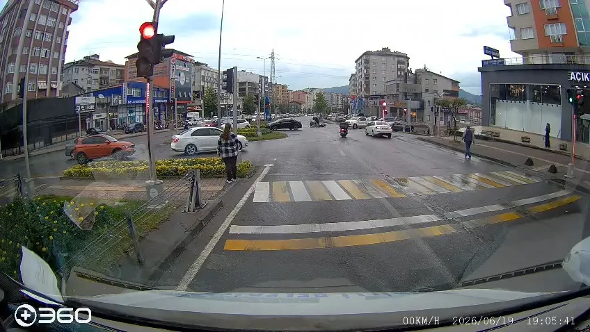 Zonguldak'ta kırmızı ışık ihlali kazaya neden oldu?