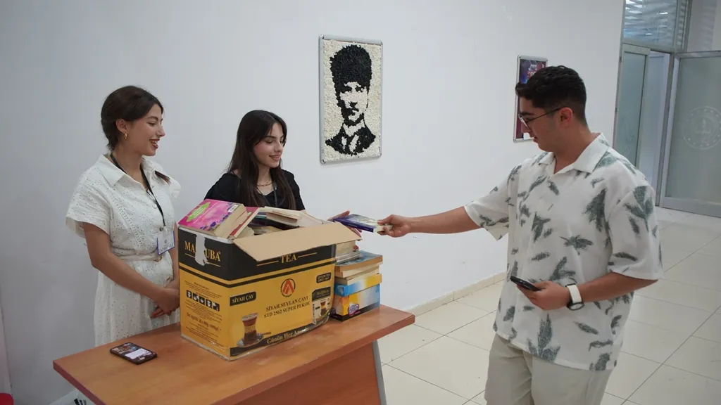 Siirt'te tiyatro salonuna girişin tek şartı bir kitap oldu