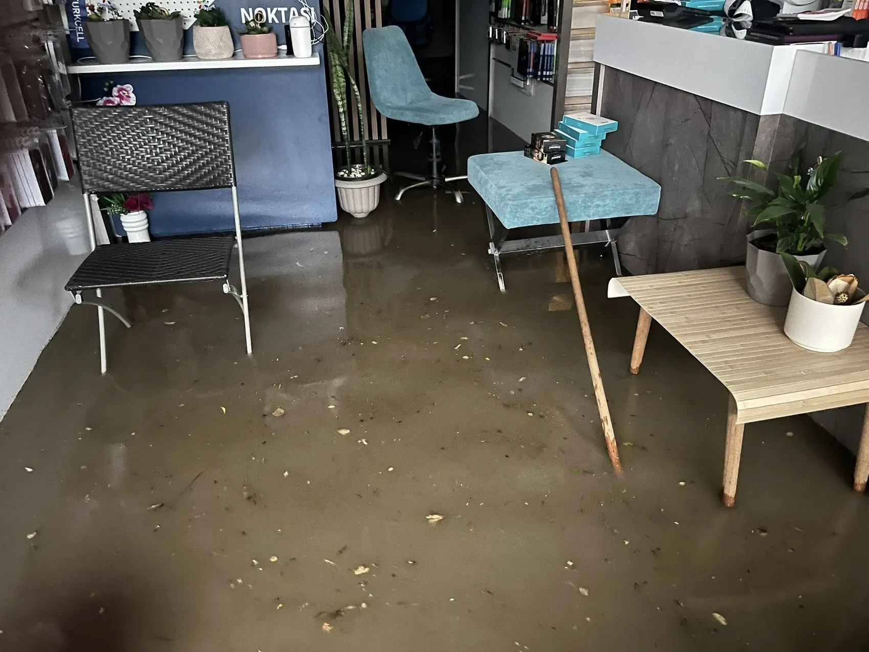 Manisa Salihli’de sel suları evleri bastı