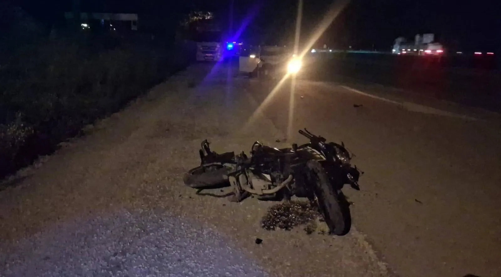 Tokat’ta park halindeki motosiklete çarpan otomobil iki can aldı