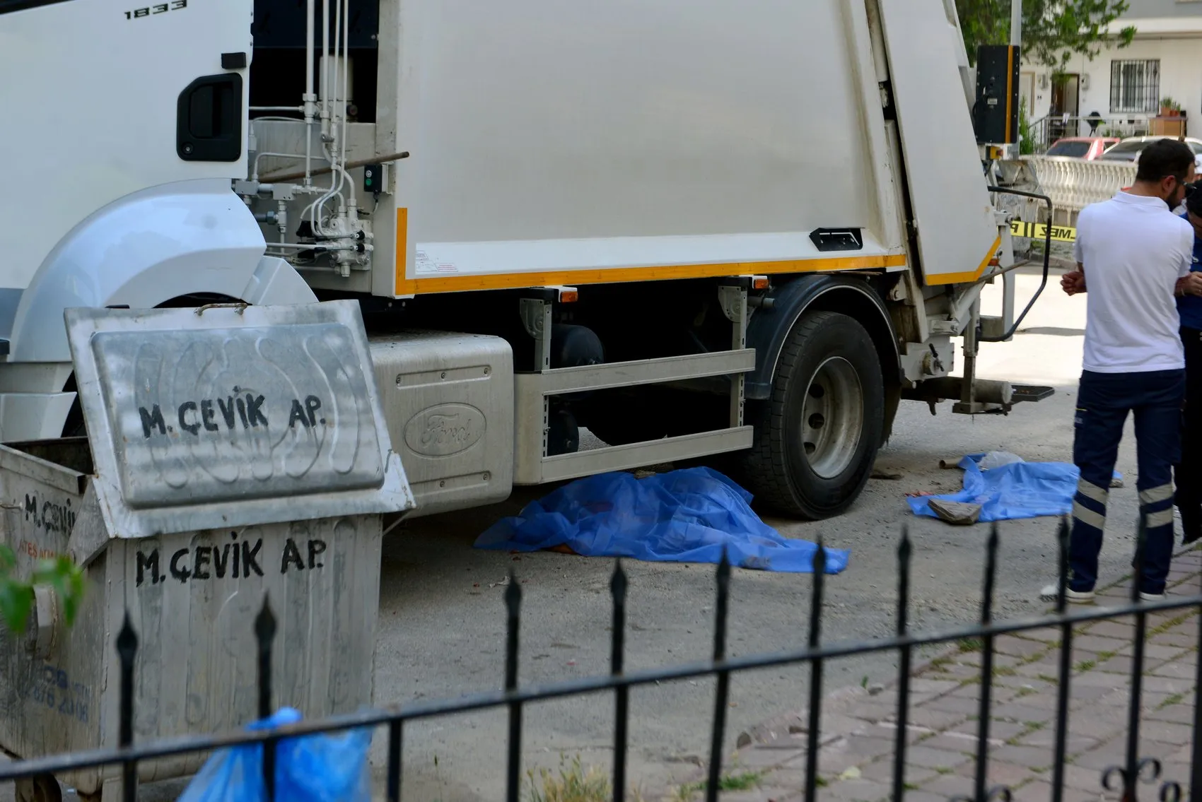 Adana'da belediye kamyonu yayaya çarptı
