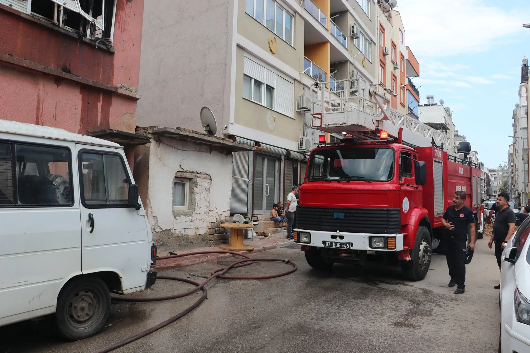 Antalya Muratpaşa'da müstakil evde korkutan yangın