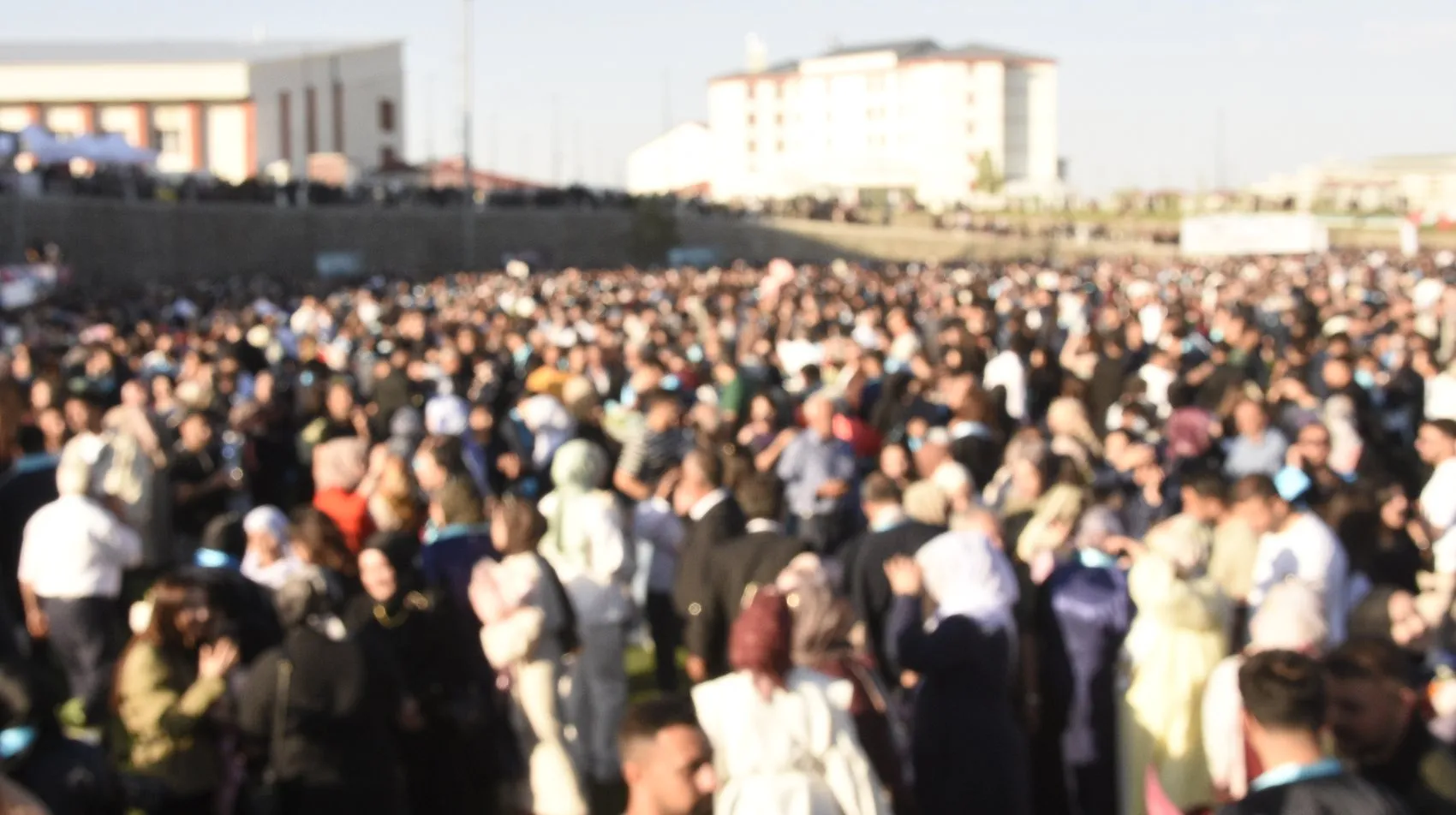 Bitlis Eren Üniversitesi'nde 2 bin 800 genç diplomayı aldı