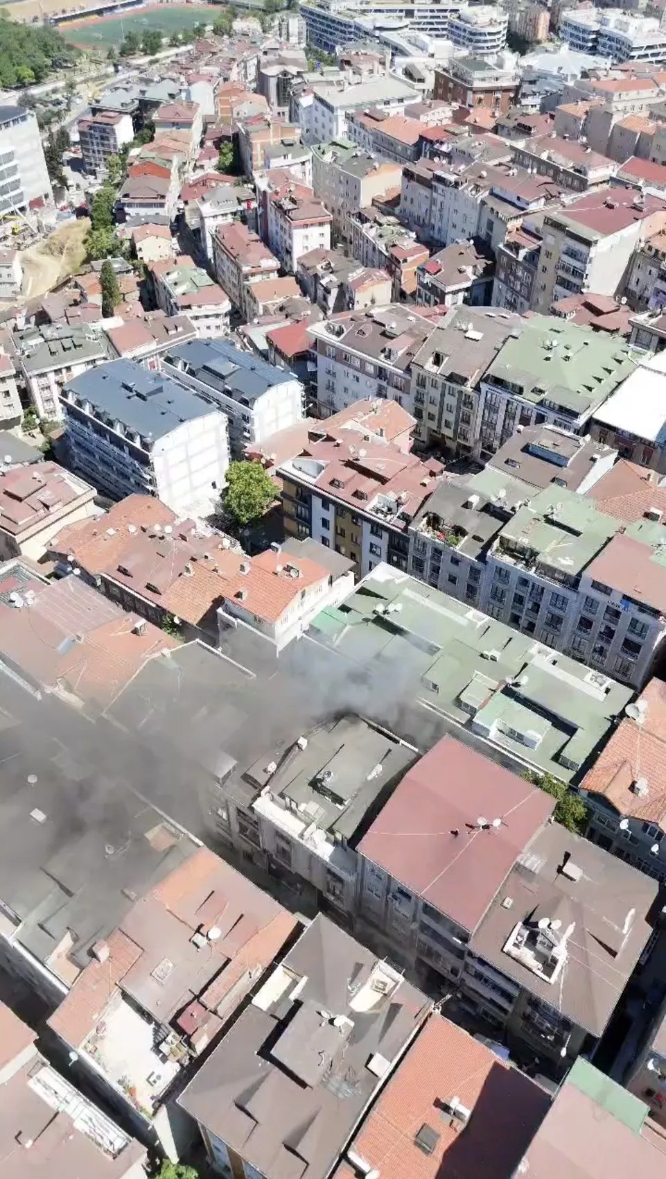 Kağıthane'de ev yangını Derin dondurucu küle döndürdü