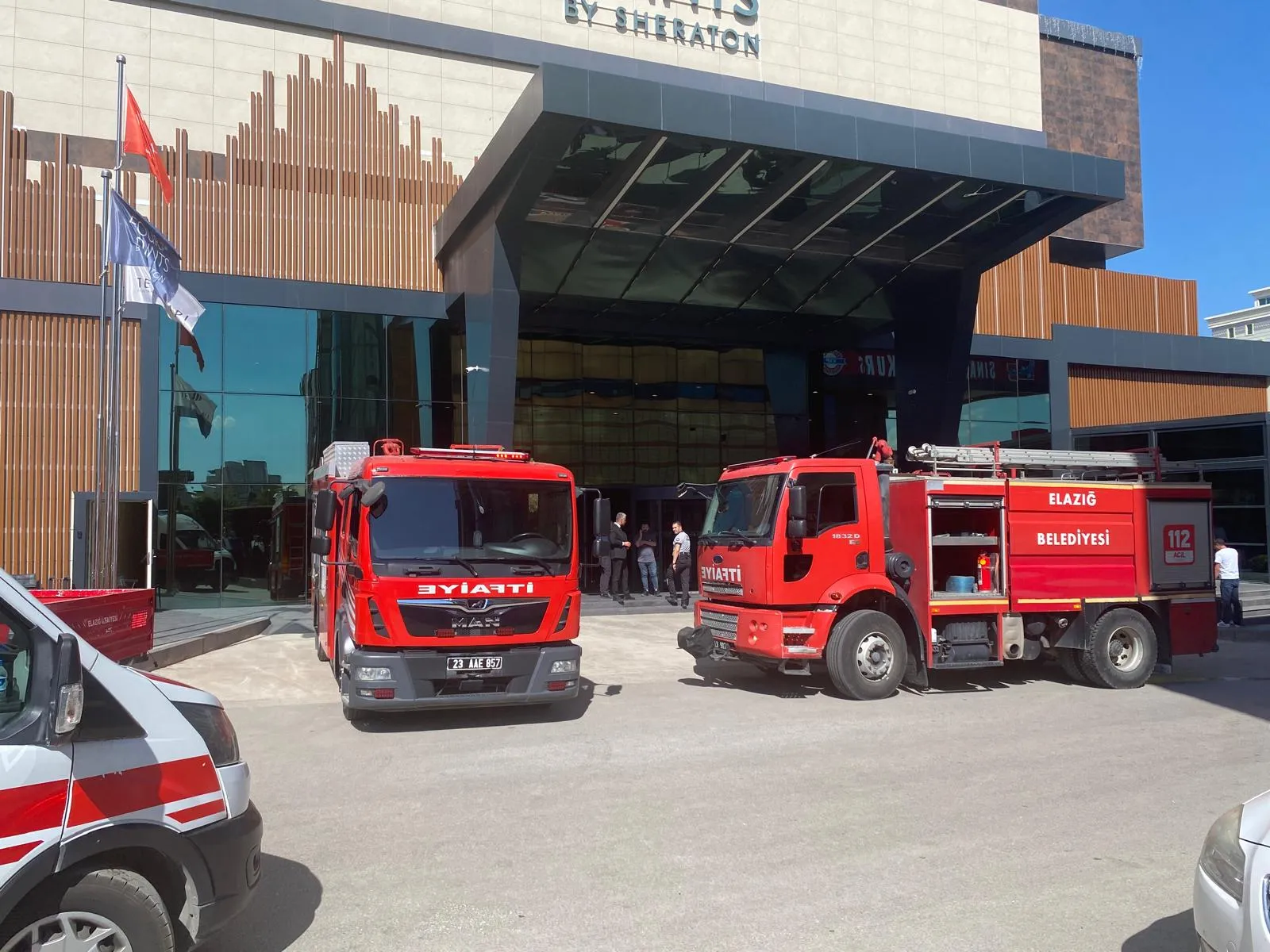 Elazığ’da otel yangını paniği