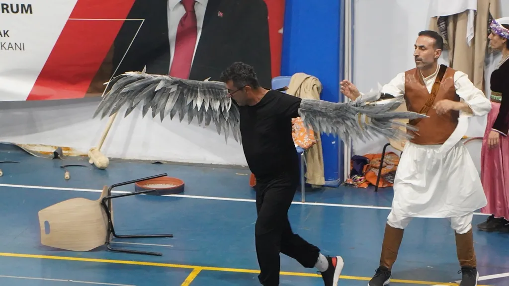 Siirtli öğretmenler sahneye dönüyor