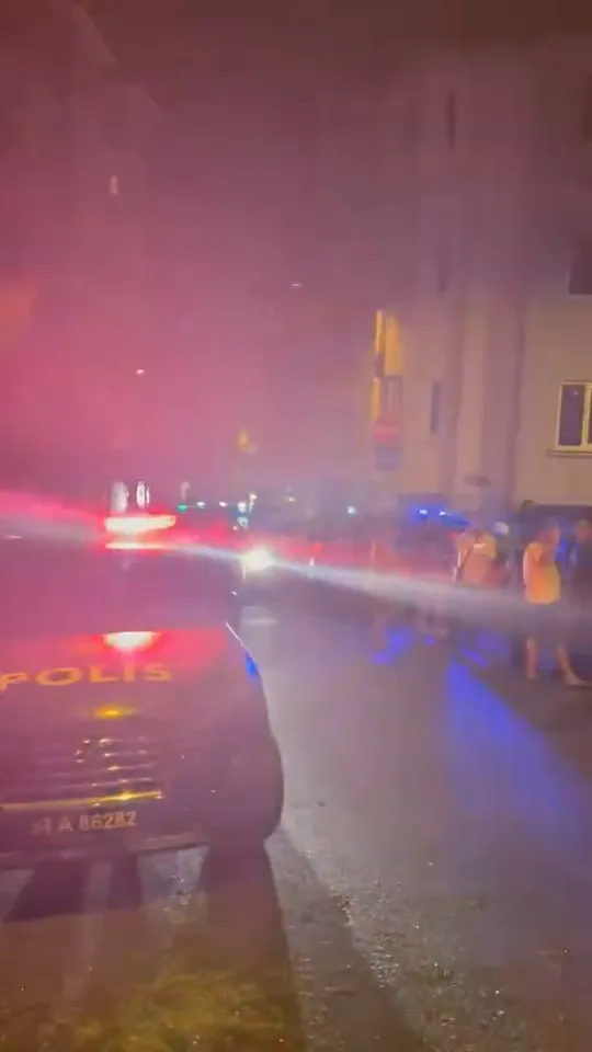 Beyoğlu'nda gece yarısı patlama paniği
