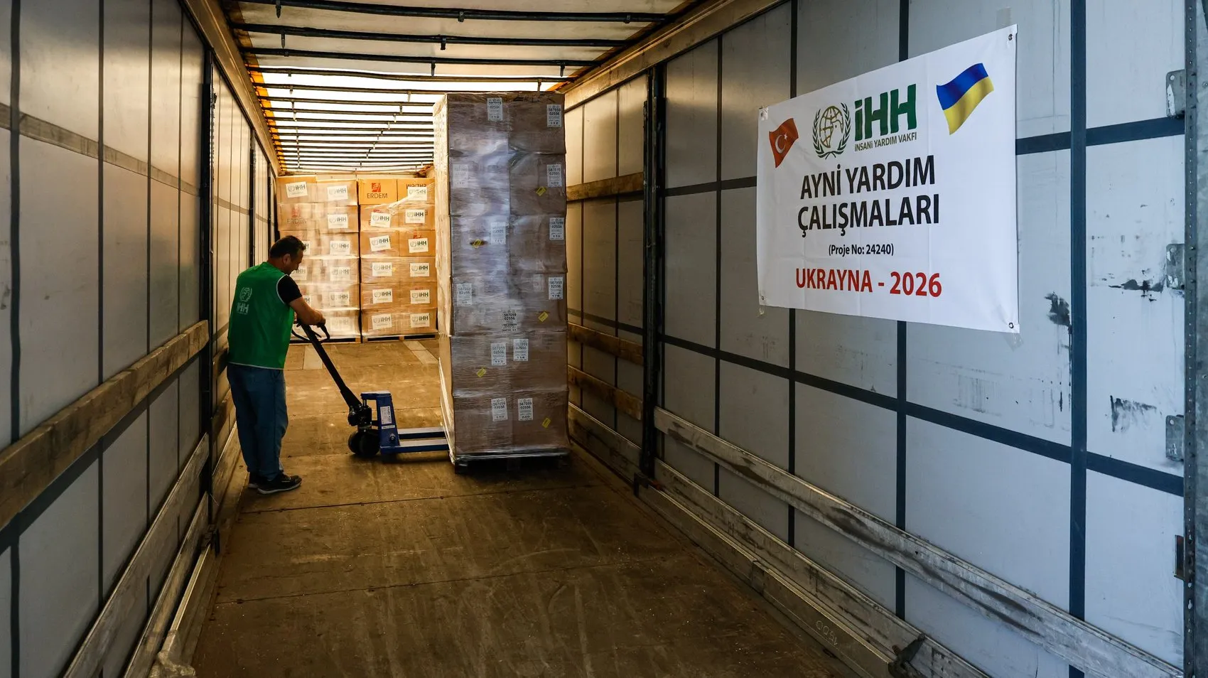 İHH Ukrayna için yardım seferberliğini 12 TIR’a tamamladı
