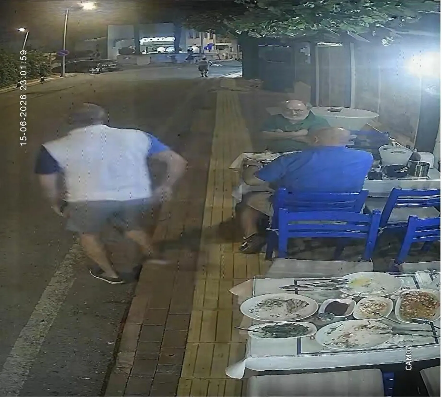 Bodrumda restoranda yediler içtiler hesabı ödemeden kaçtılar