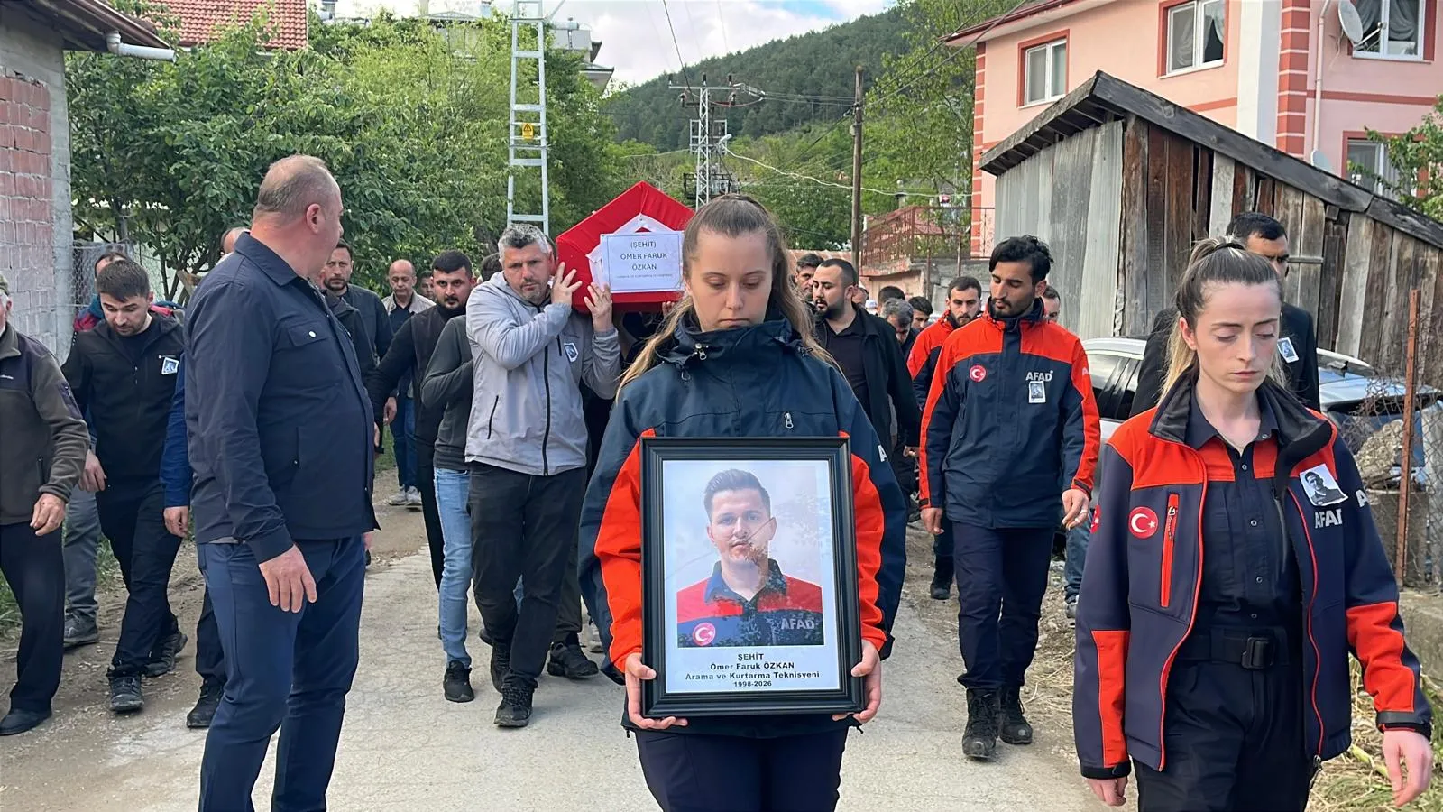 Bolu evladını gözyaşlarıyla son yolculuğuna uğurladı