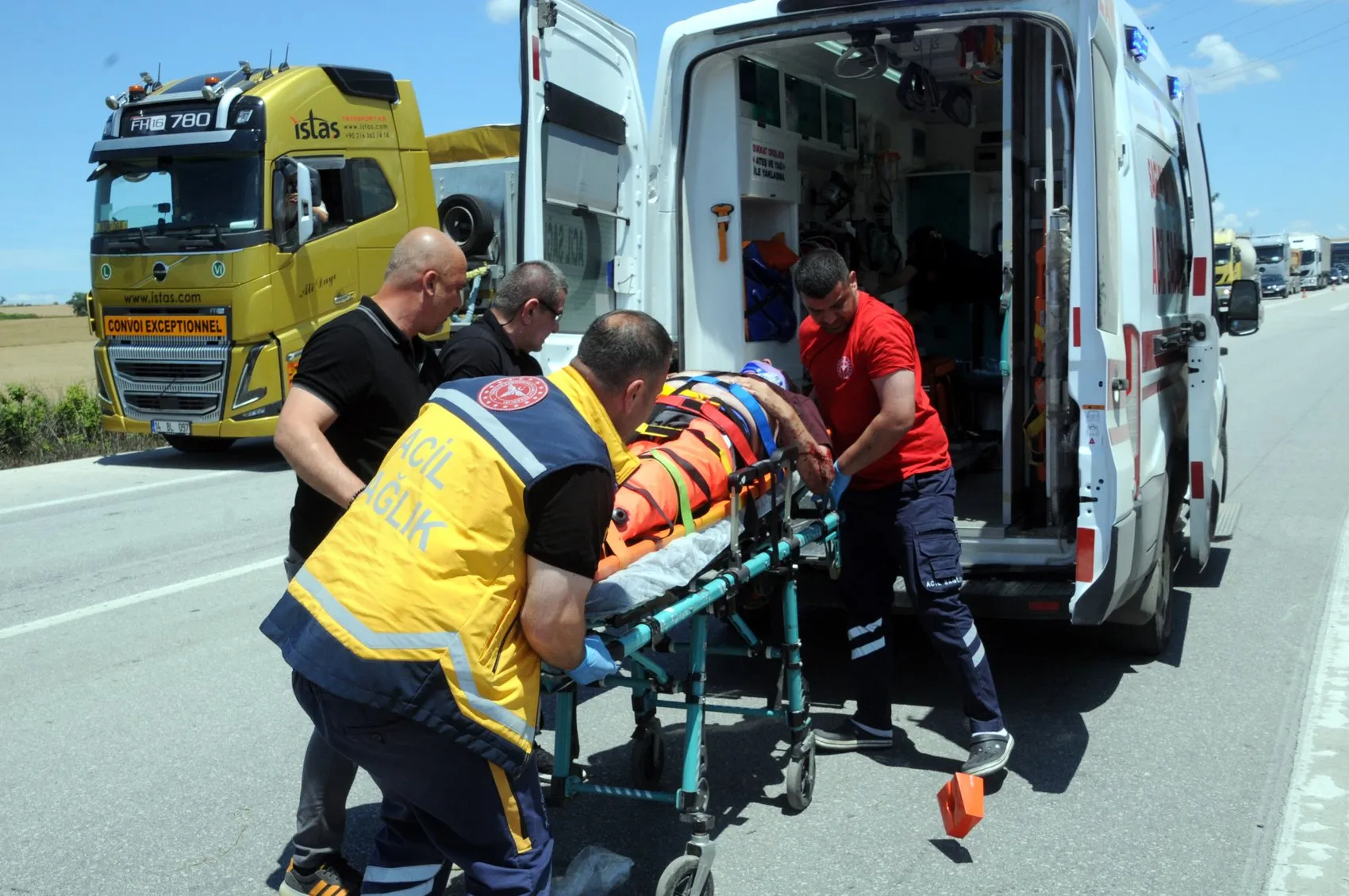 Edirne’de kavşakta feci kaza Otomobil sürücüsü ağır yaralandı