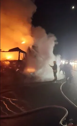Bolu Dağı geçişinde tavuk eti taşıyan TIR küle döndü