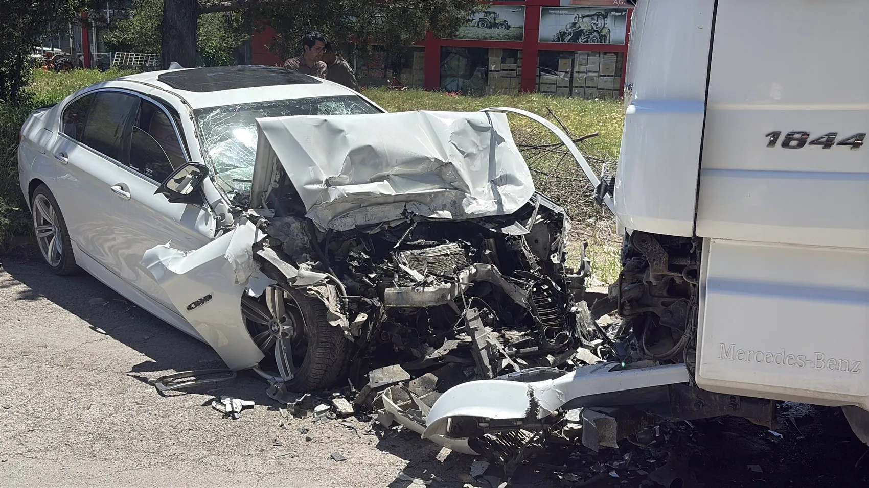 Sivas'ta TIR ile otomobil çarpıştı 35 yaşındaki sürücü hayatını kaybetti