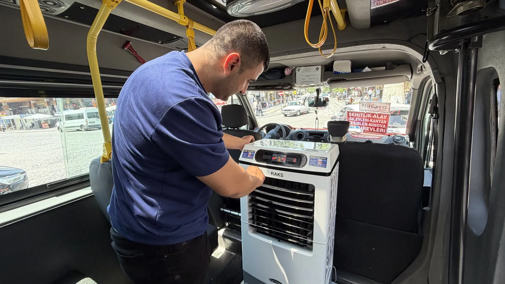 Diyarbakırlı şoförden minibüste 42 derecelik sıcağa karşı pratik çözüm