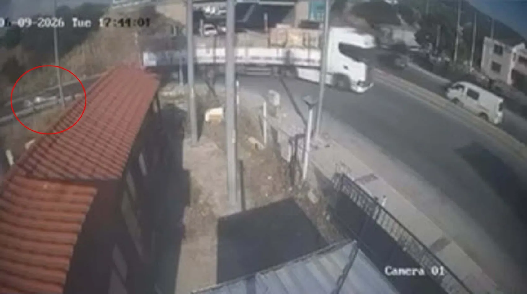 Bornova’da TIR kazası kamerada