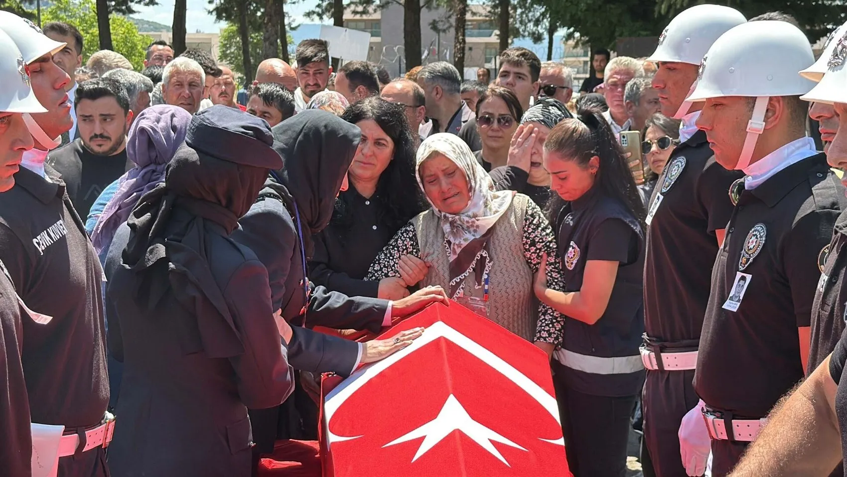 Muğla şehidini gözyaşlarıyla uğurladı