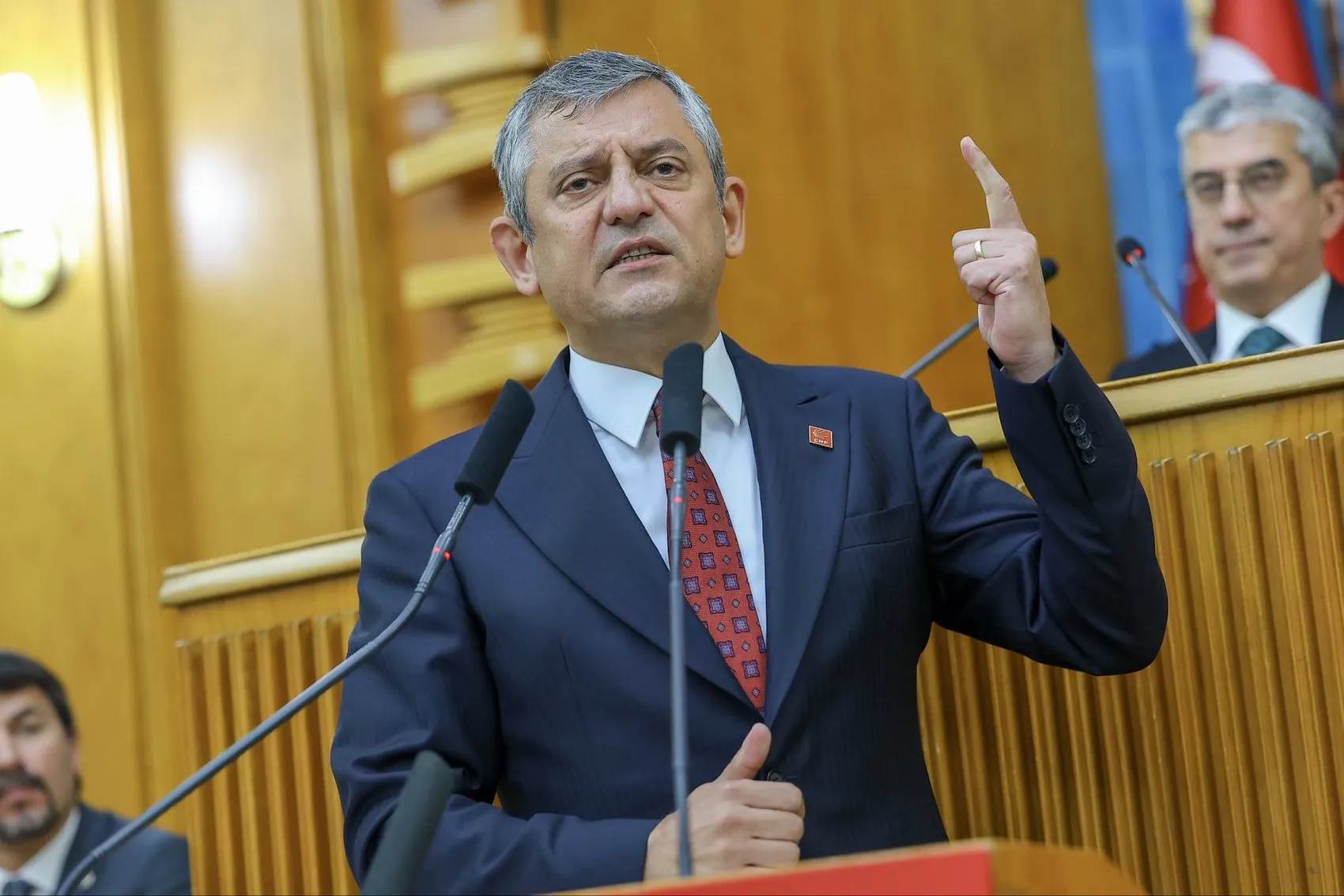Özgür Özel'den sert çıkış Partimdeki işgal biter veya yeni yol buluruz