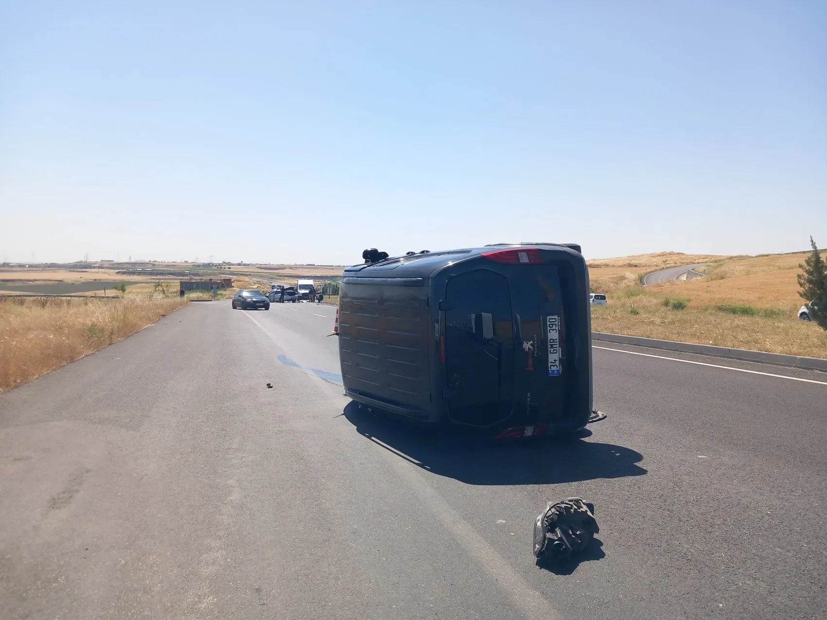Diyarbakır'da iki araç kavşakta çarpıştı