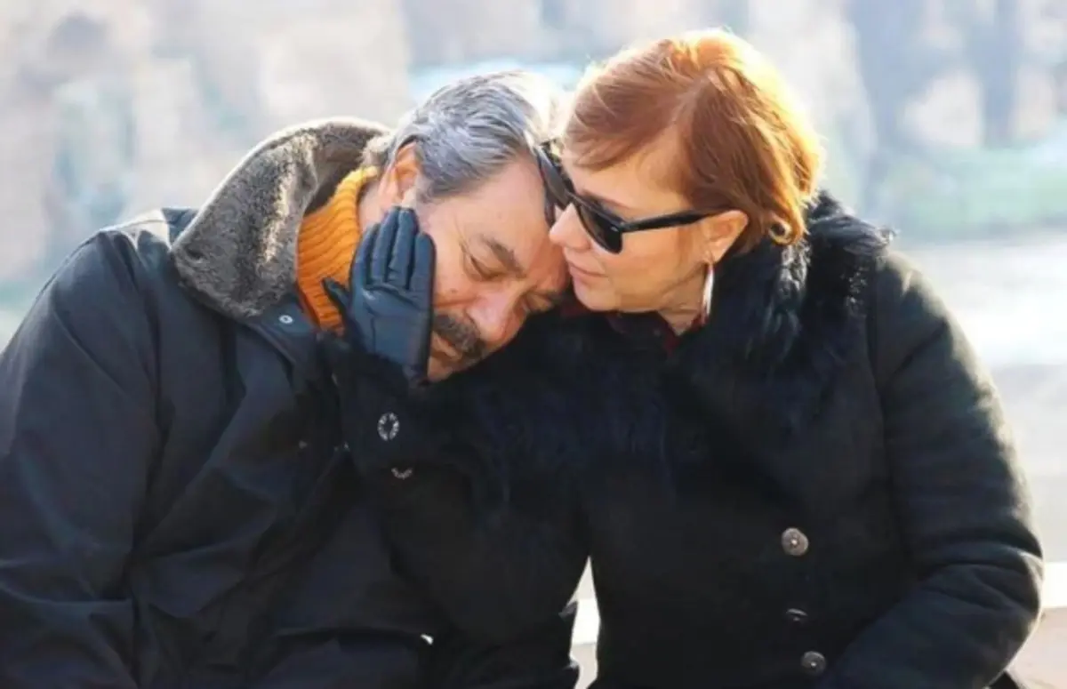Jülide Kural ın tabutun başında zor anları: Bırakmak istemiyorum... 1