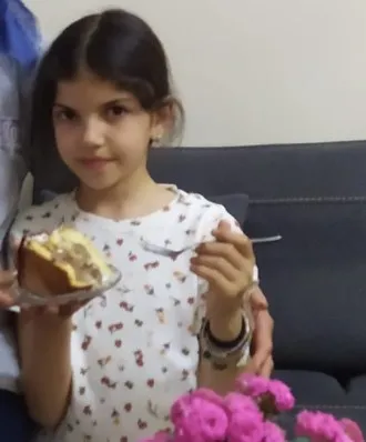 Mantar zehirlenmesinden dönen Nisanur dördüncü yaş gününü kutladı