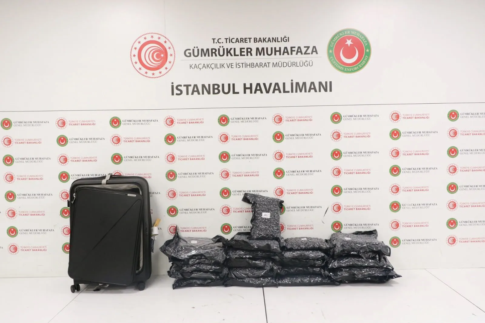 İstanbul Havalimanı'nda valiz dolusu uyuşturucuya operasyon