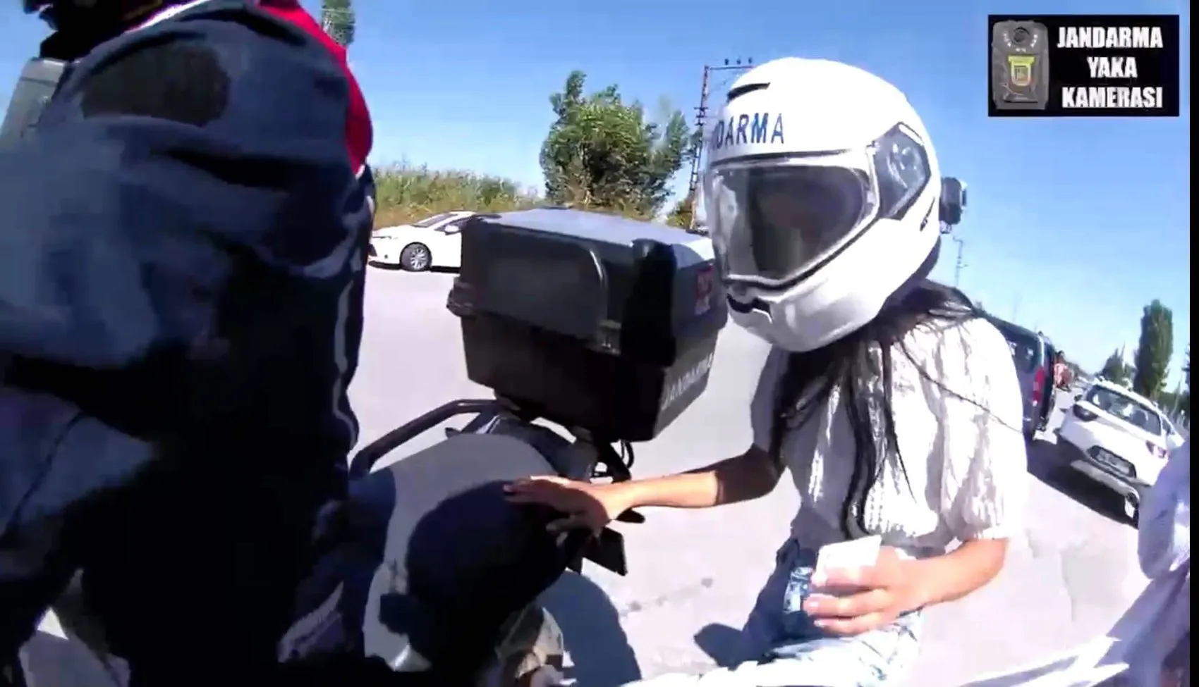 Malatya'da yanlış sınav merkezine giden öğrencileri jandarma motosikletle yetiştirdi