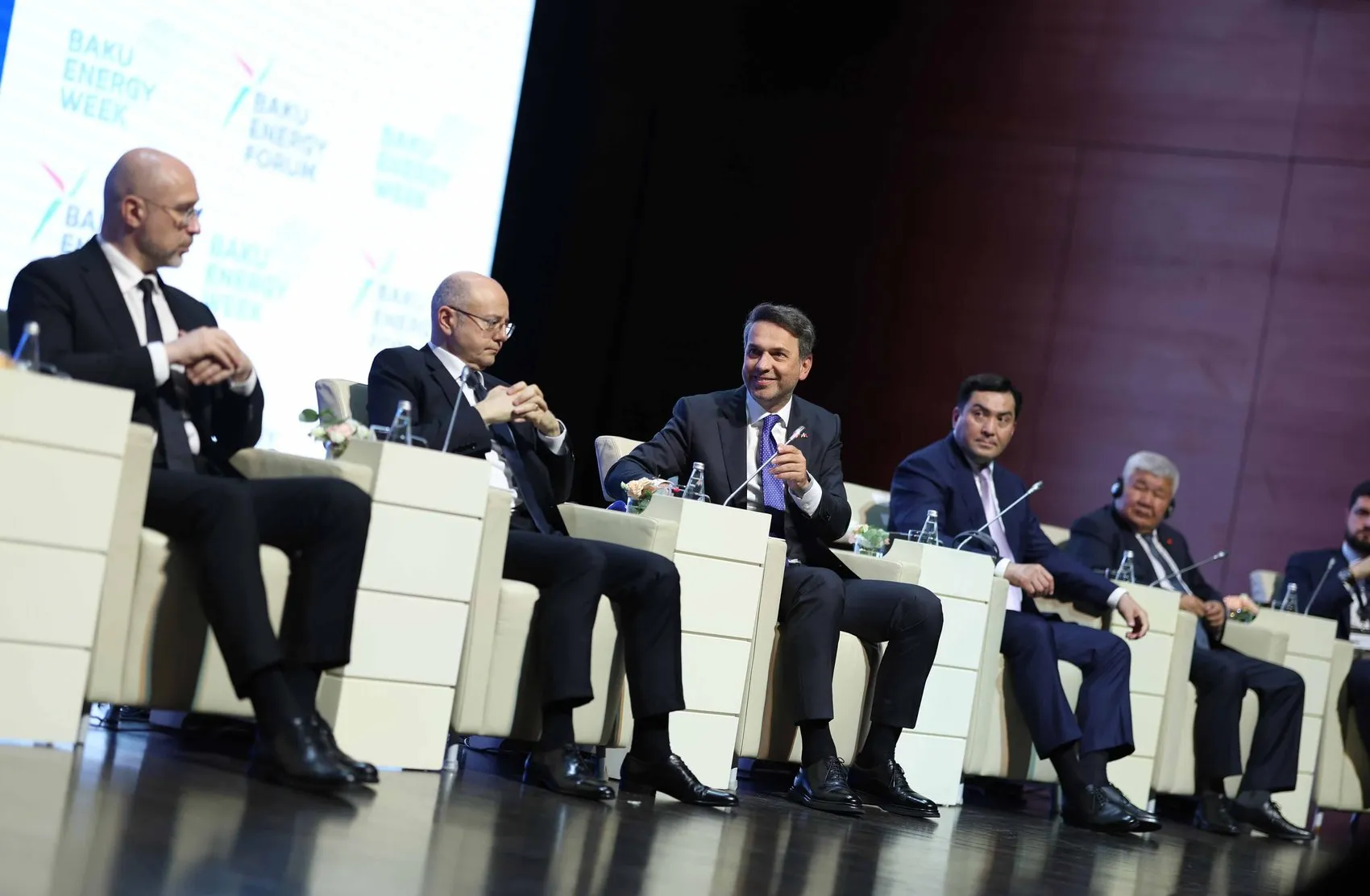 Bakan Bayraktar enerji rotasını çizdi Türkiye yeni döneme hazır