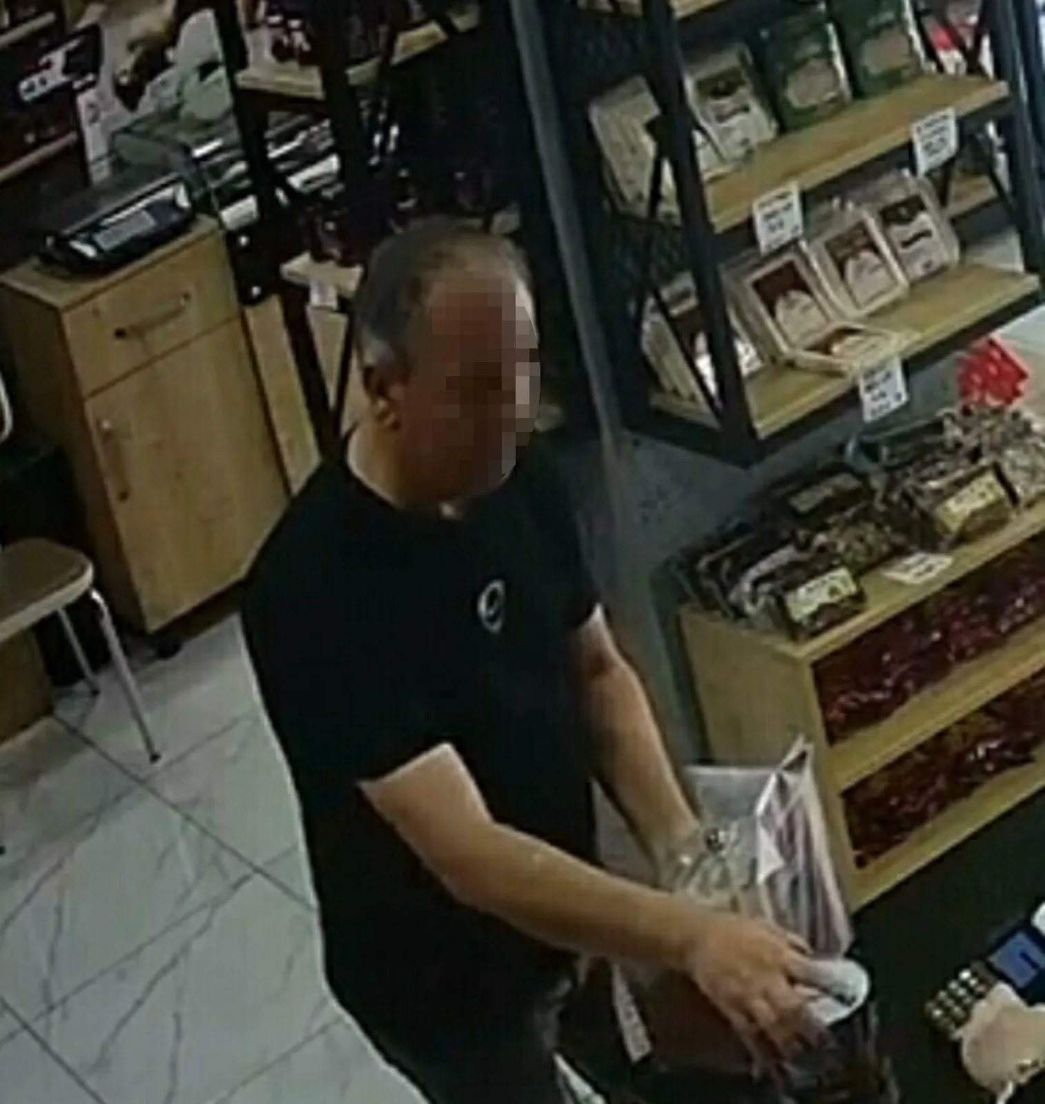 Minik İsa’nın tedavi umudu olan bağış kumbaralarını çaldılar