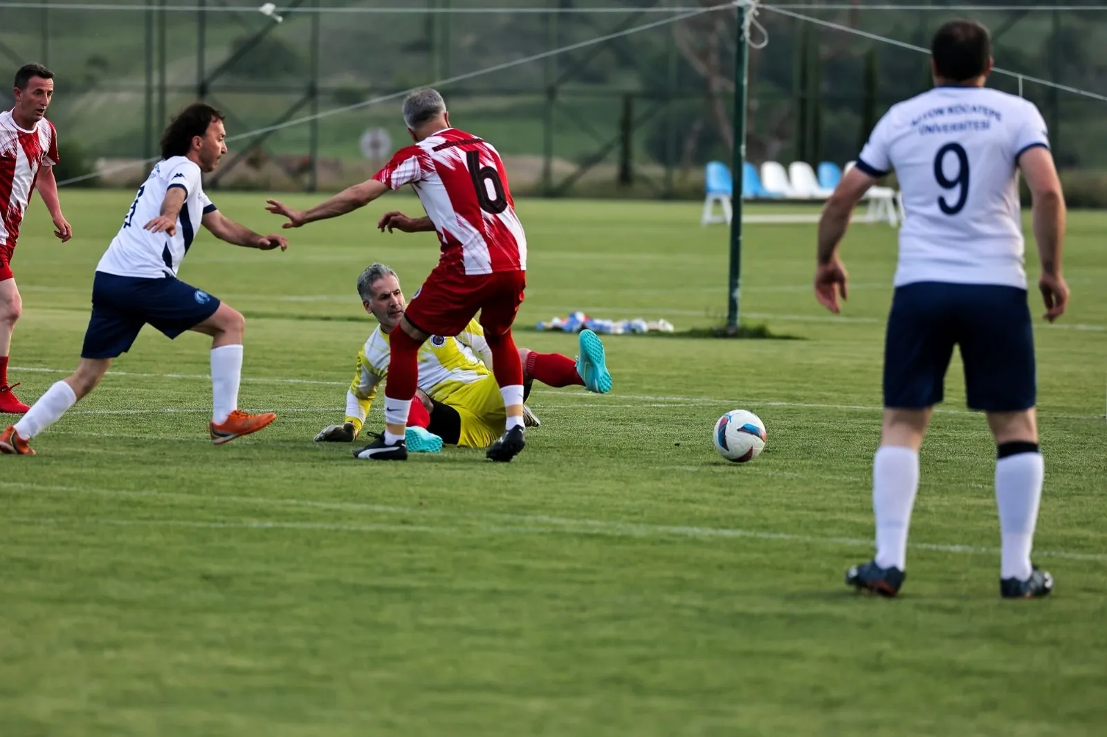 Üniversite çalışanları spor sahalarında buluştu
