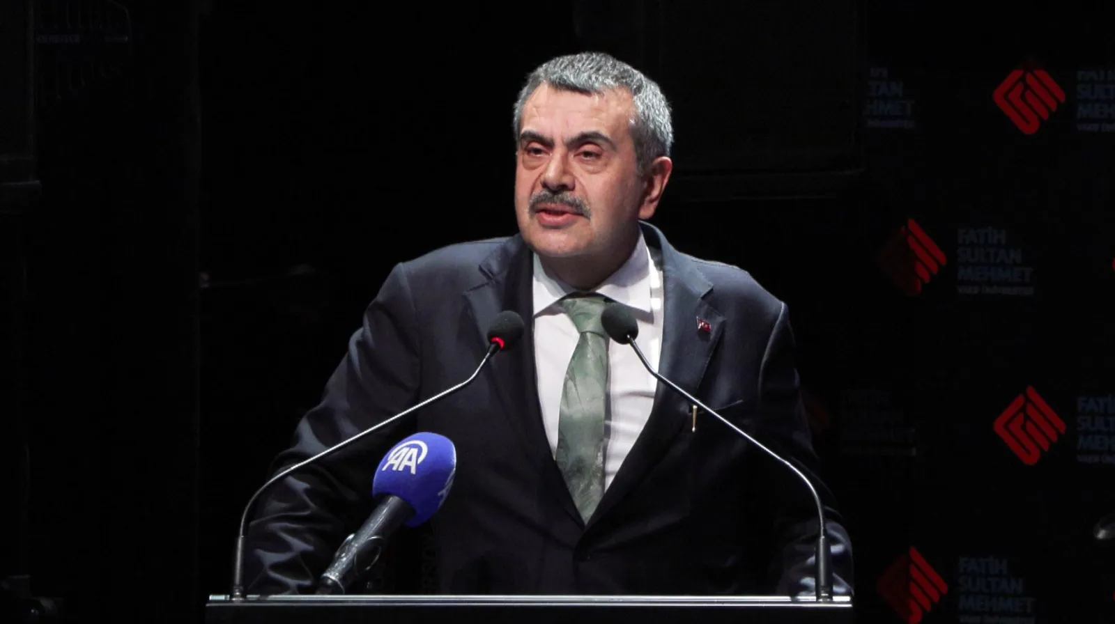 Bakan Tekin eğitimdeki yeni tartışmaları sert sözlerle savundu