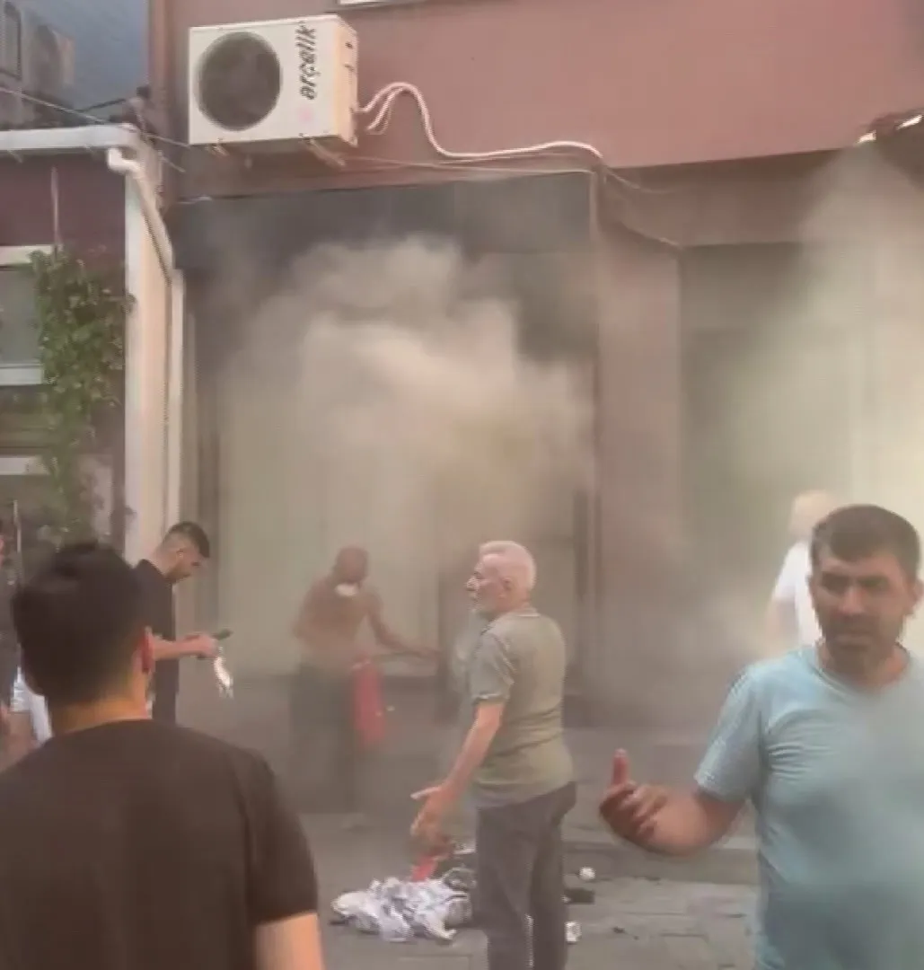 Fatih’teki tekstil deposunda korkutan yangın
