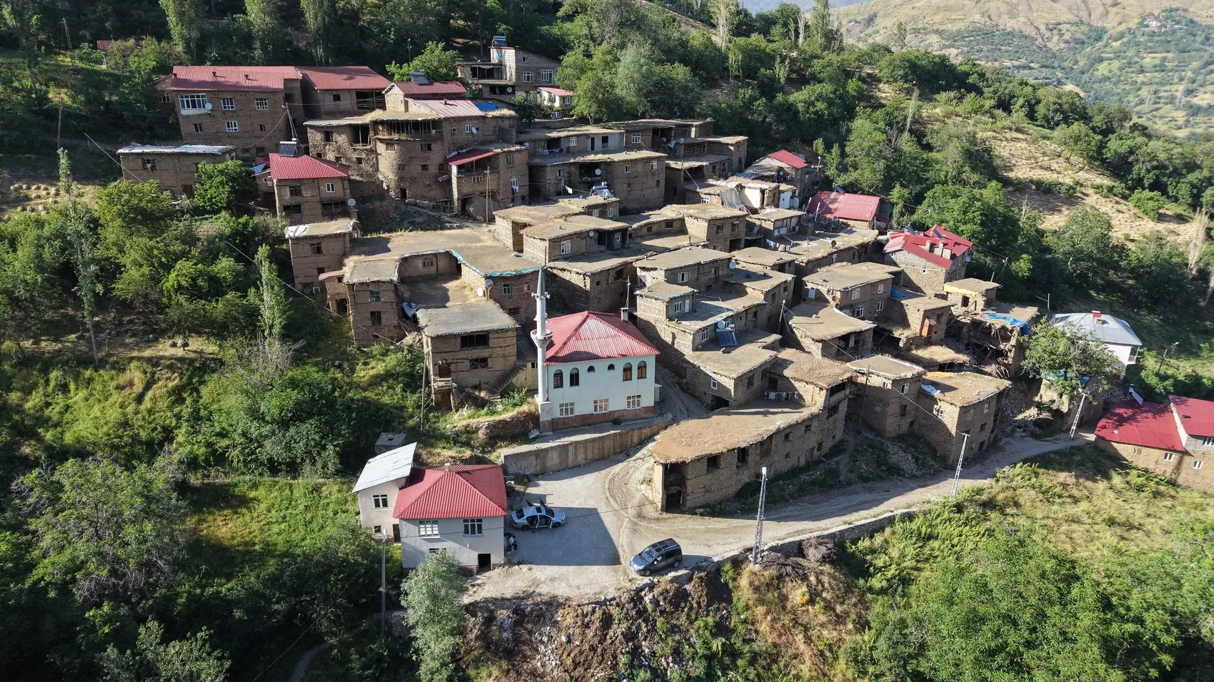 Bitlis Hizan’da zamanın durduğu köyler keşfedilmeyi bekliyor