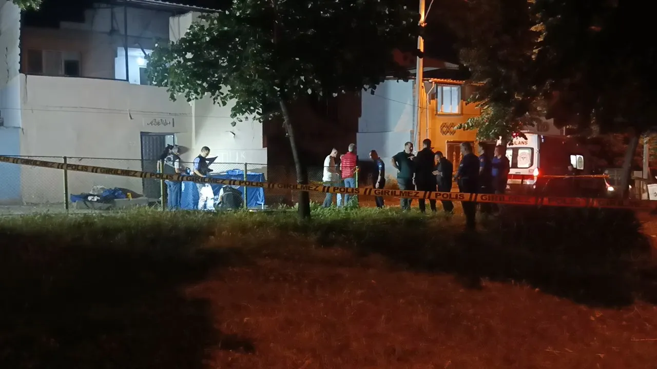 Bursa'da ev basan saldırgan karı kocayı kurşun yağmuruna tuttu