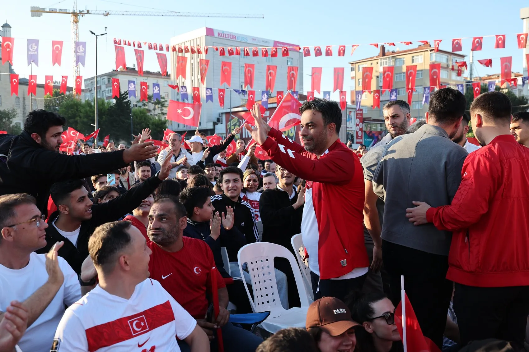 Bağcılar’da sabahın ilk ışıklarında milli heyecan yaşandı