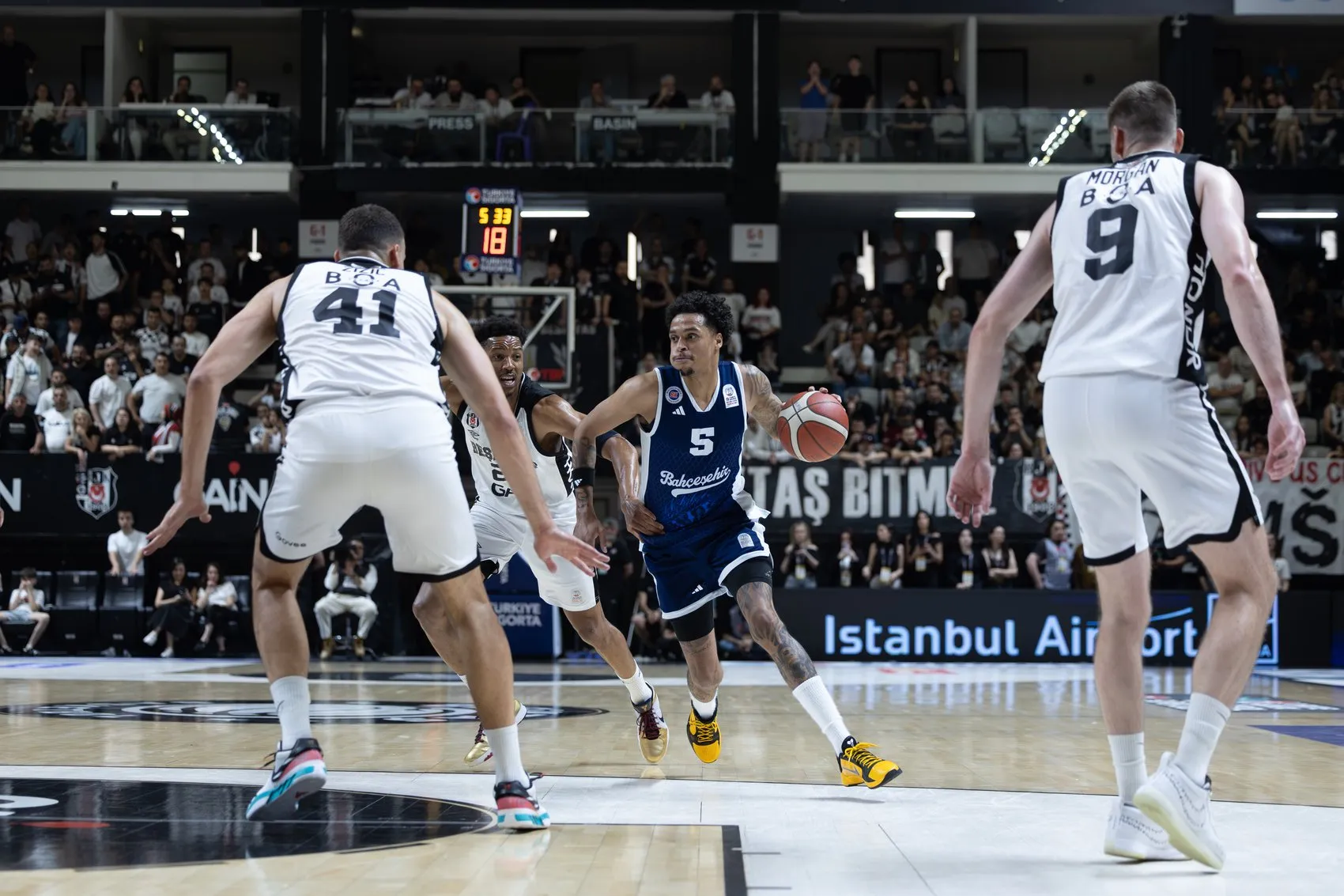 Beşiktaş basketbolda seriye galibiyetle başladı